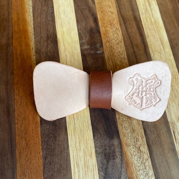 Leather Harry Potter bow tie - Picture 1 of 2